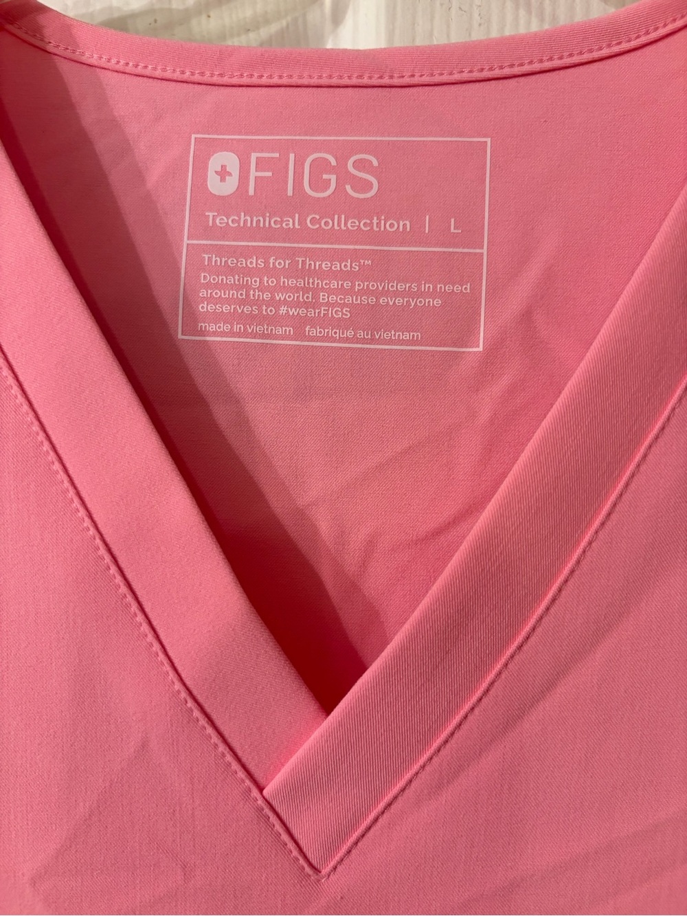 🌸 Figs Sunrise Pink Catarina scrub top - Picture 2 of 3